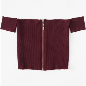 Off shoulders zip up ribbed tee